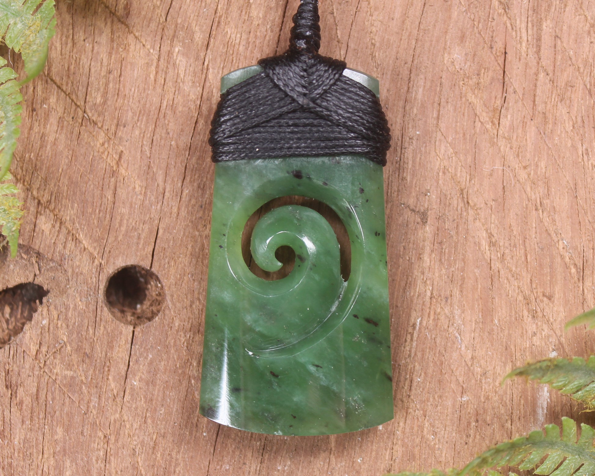 Hapopo Pounamu Toki with Koru