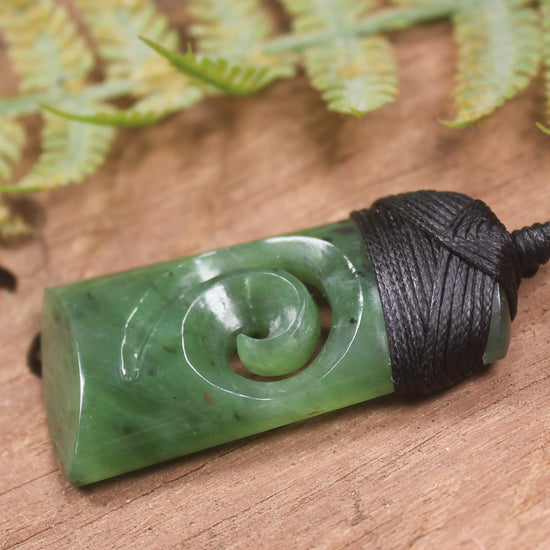 Hapopo Pounamu Toki with Koru