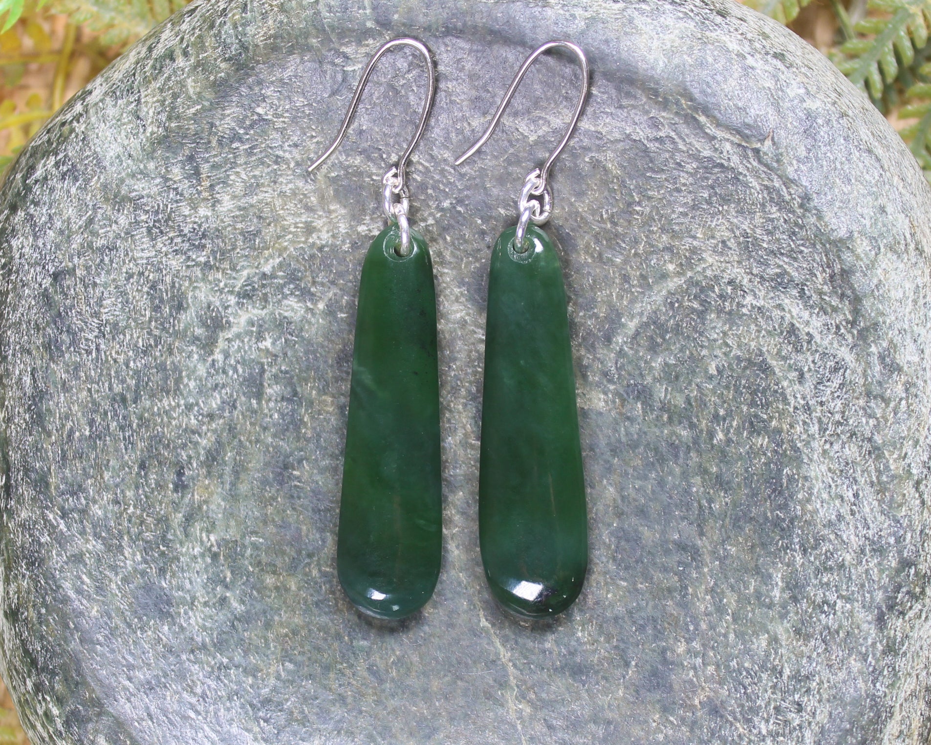 Roimata or Teardrop earrings carved from Kawakawa Pounamu - NZ Greenstone