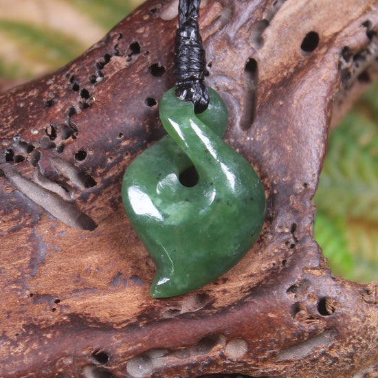 Twist or Pikorua carved from Hapopo Pounamu - NZ Greenstone