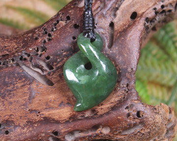 Twist or Pikorua carved from Hapopo Pounamu - NZ Greenstone