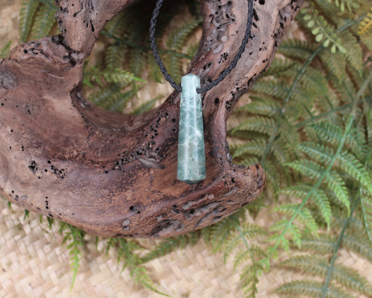 Grossular Garnet Roimata