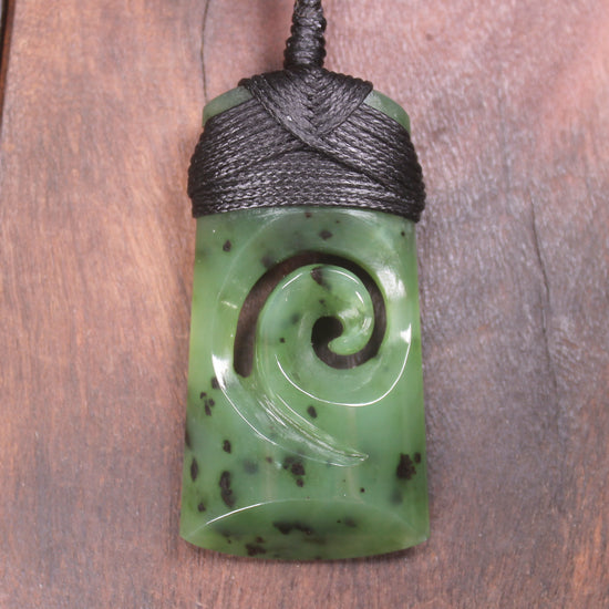 Hapopo Pounamu Toki with Koru