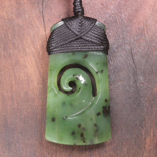 Hapopo Pounamu Toki with Koru
