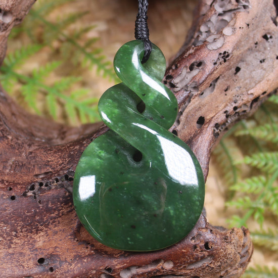 Twist carved from Kawakawa Pounamu - NZ Greenstone