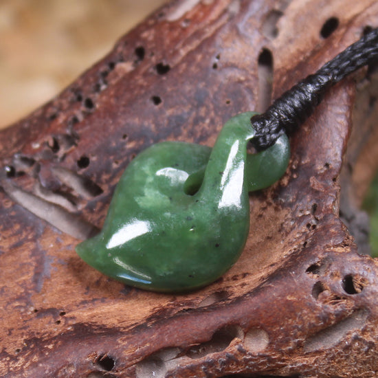 Twist or Pikorua carved from Hapopo Pounamu - NZ Greenstone
