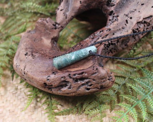 Grossular Garnet Roimata