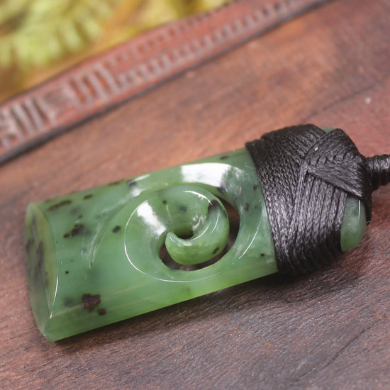 Hapopo Pounamu Toki with Koru