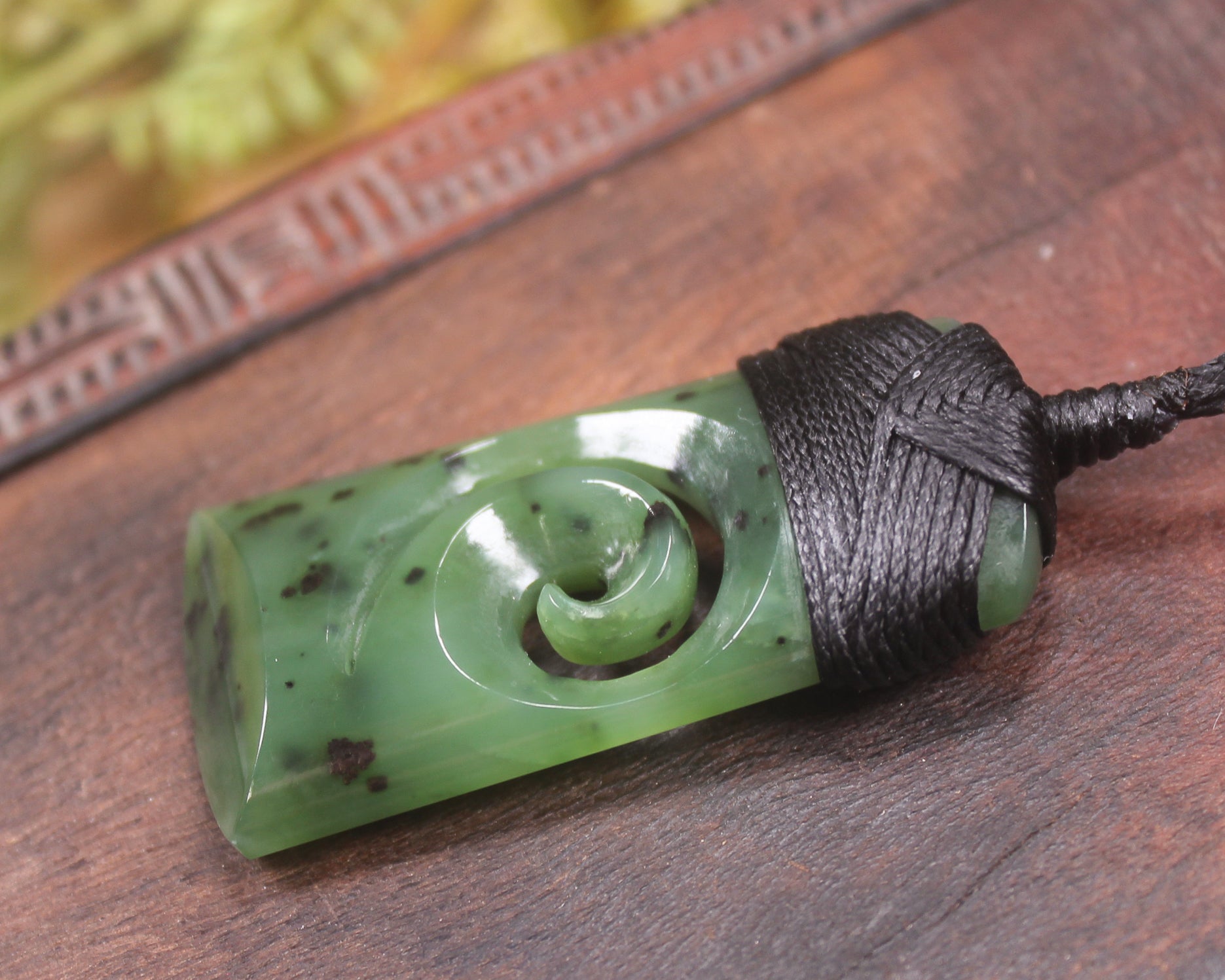 Hapopo Pounamu Toki with Koru