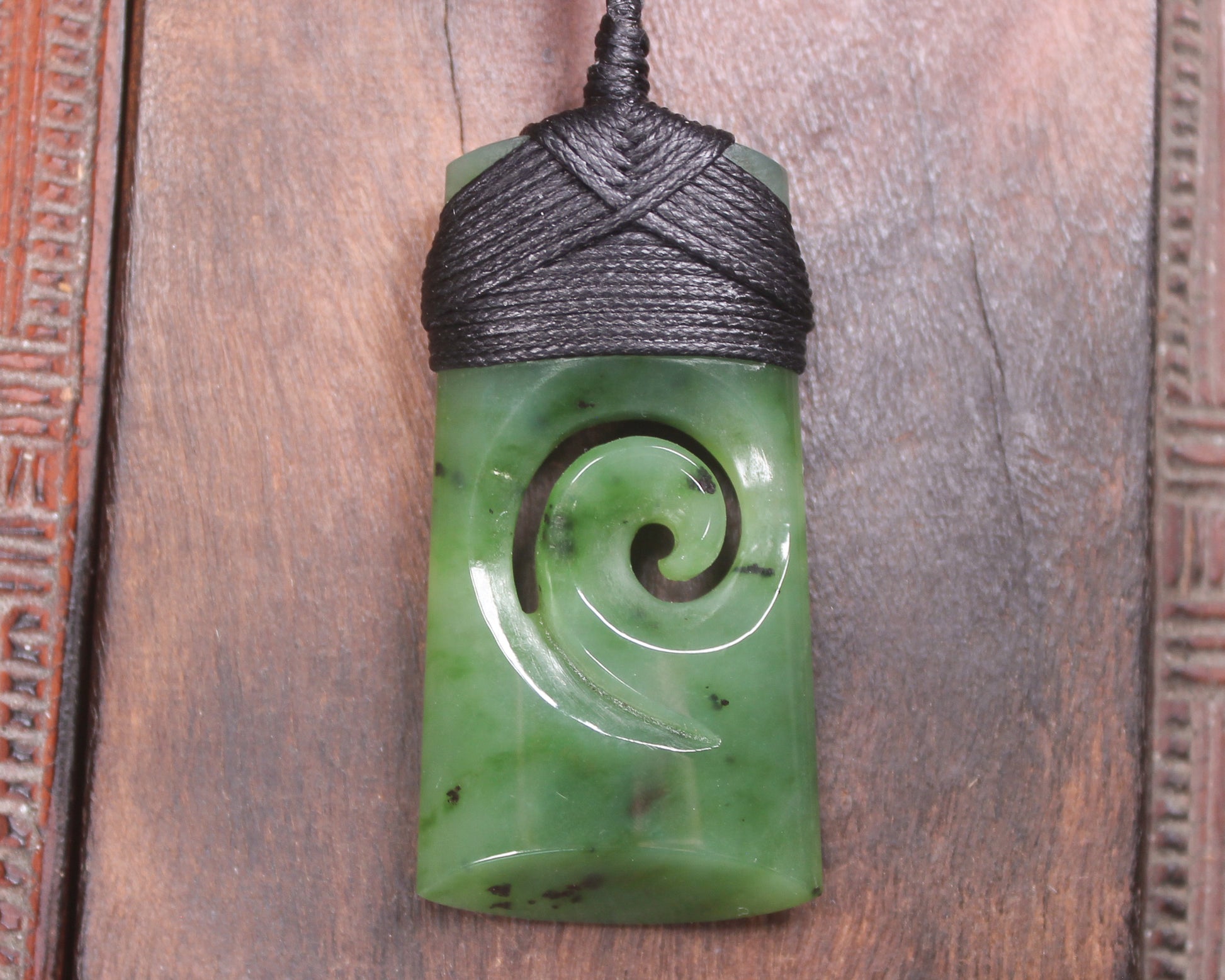Hapopo Pounamu Toki with Koru