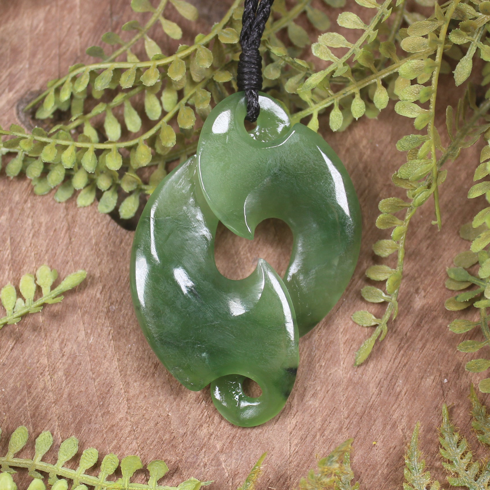 Twist or Pikorua carved from Hapopo Pounamu - NZ Greenstone