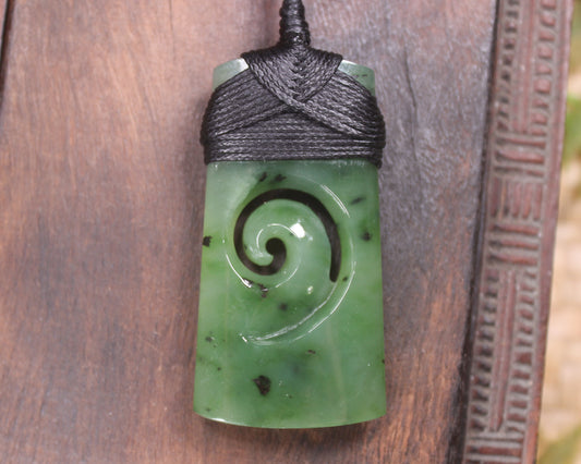 Hapopo Pounamu Toki with Koru