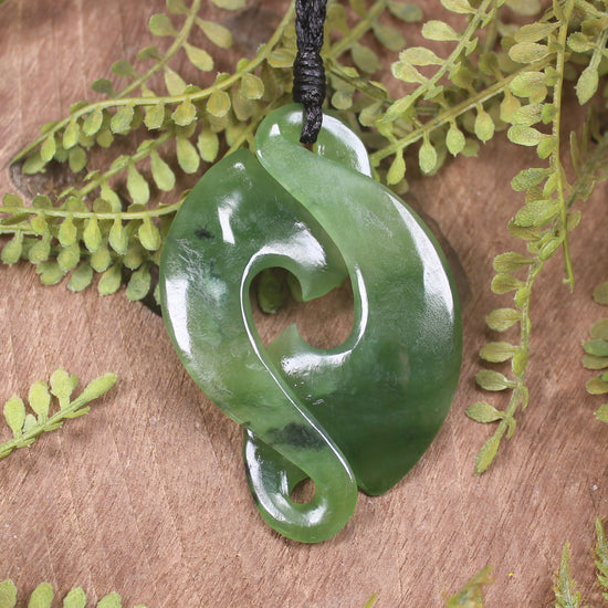 Twist or Pikorua carved from Hapopo Pounamu - NZ Greenstone