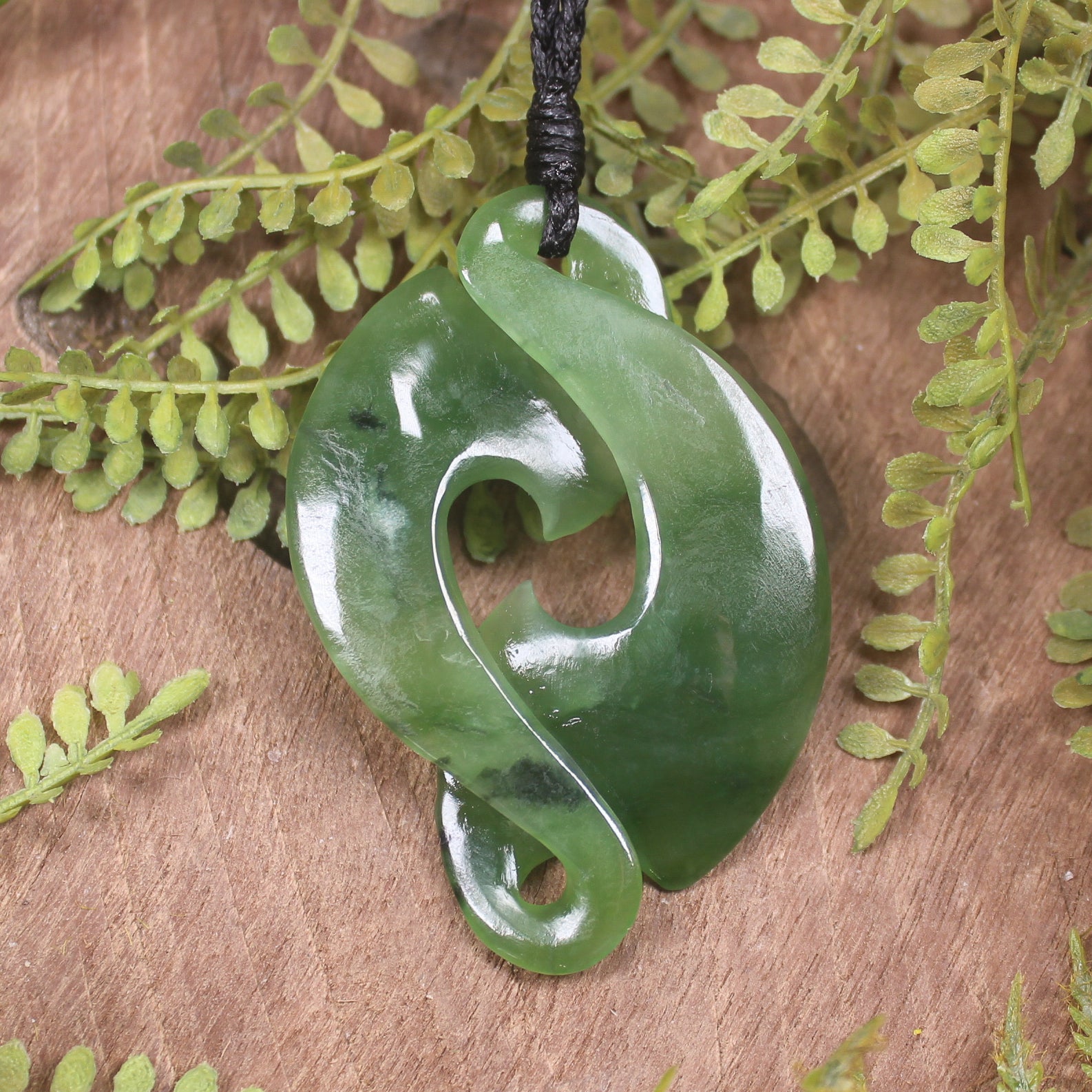 Twist or Pikorua carved from Hapopo Pounamu - NZ Greenstone