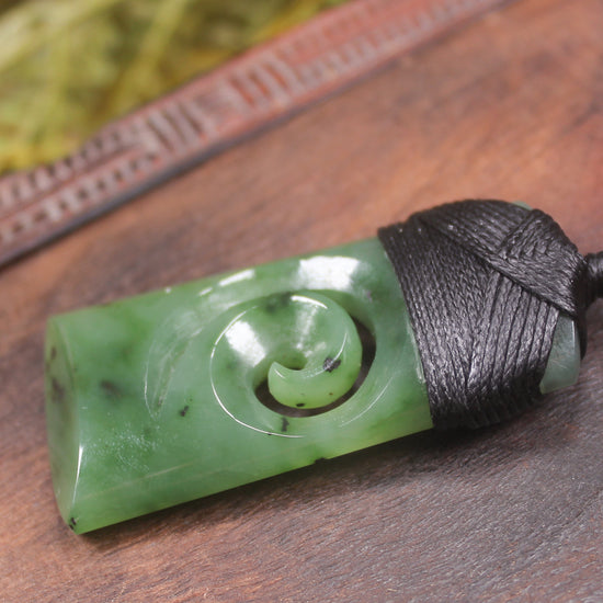 Hapopo Pounamu Toki with Koru