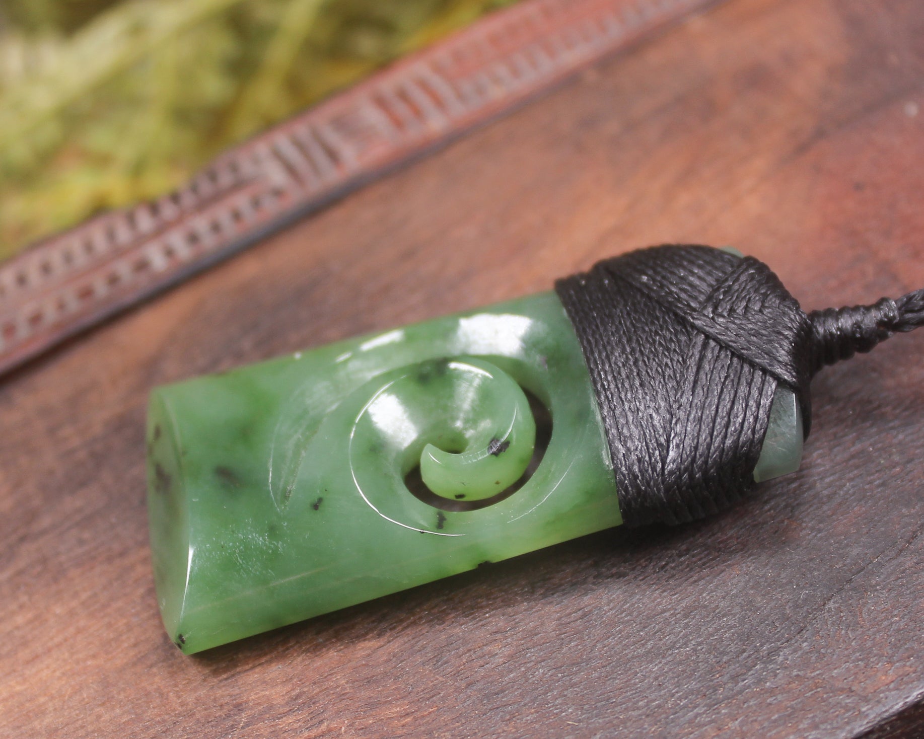 Hapopo Pounamu Toki with Koru
