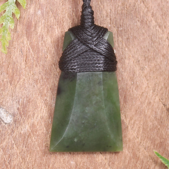 Hapopo Pounamu Toki - NZ Greenstone
