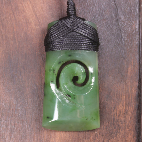 Hapopo Pounamu Toki with Koru
