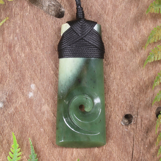 Hapopo Pounamu Toki with Koru
