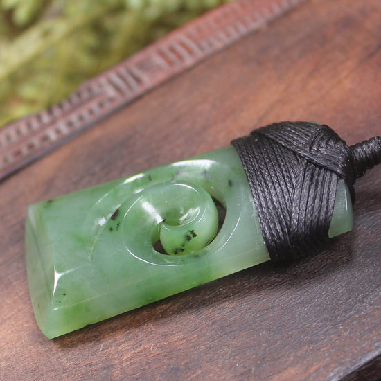 Hapopo Pounamu Toki with Koru