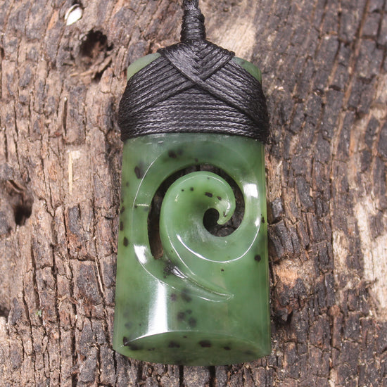 Hapopo Pounamu Toki with Koru