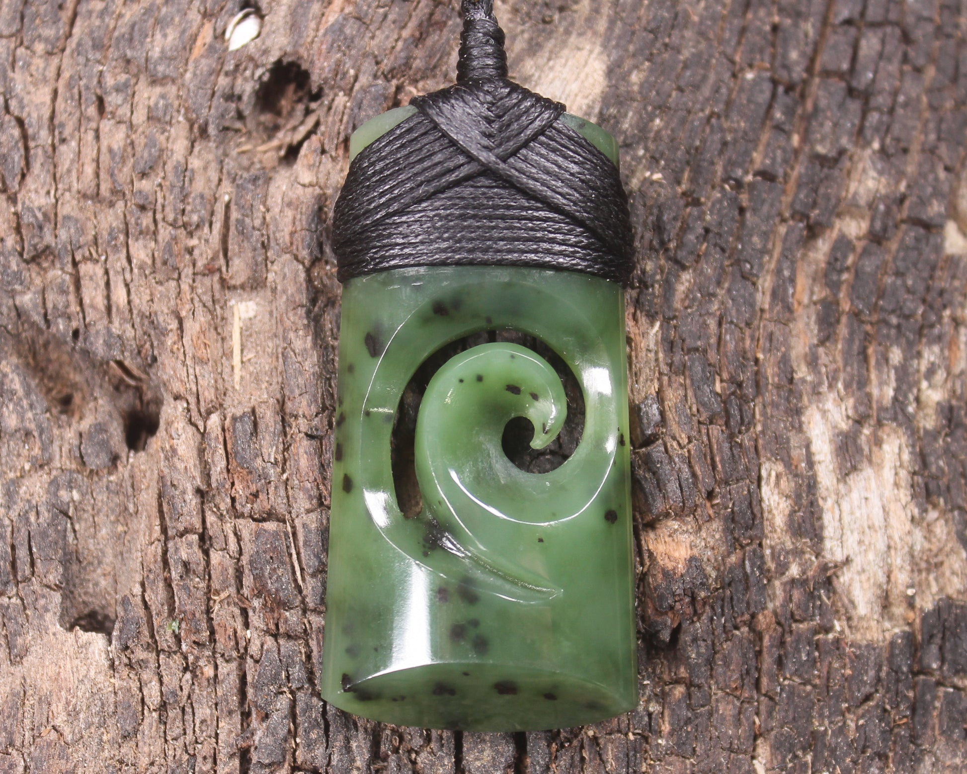 Hapopo Pounamu Toki with Koru