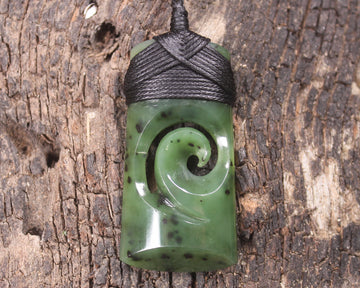 Hapopo Pounamu Toki with Koru
