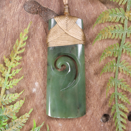 Hapopo Pounamu Toki with Koru