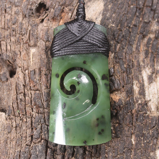 Hapopo Pounamu Toki with Koru