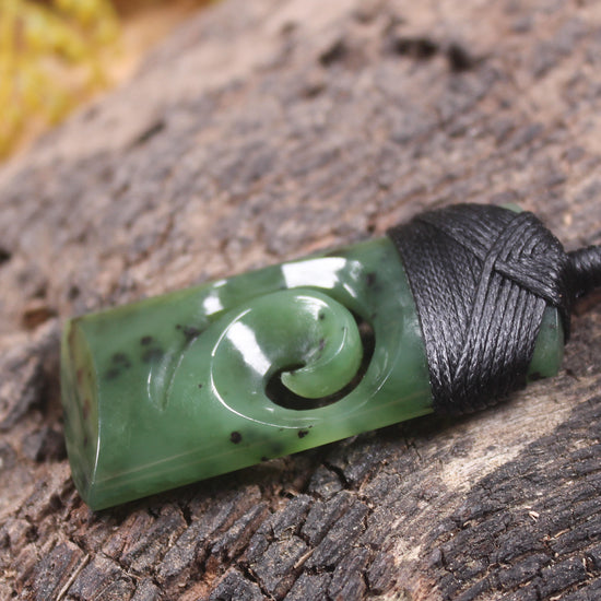 Hapopo Pounamu Toki with Koru