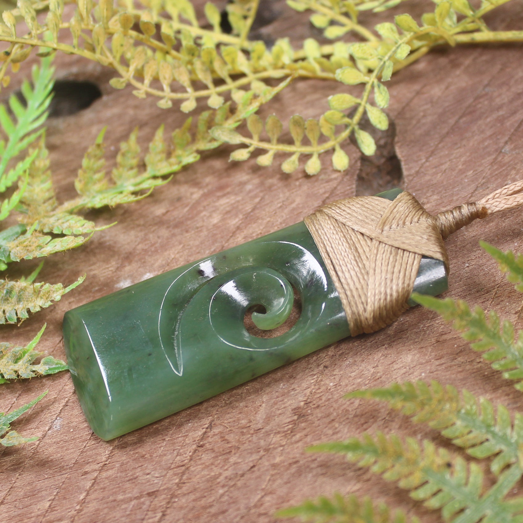 Hapopo Pounamu Toki with Koru