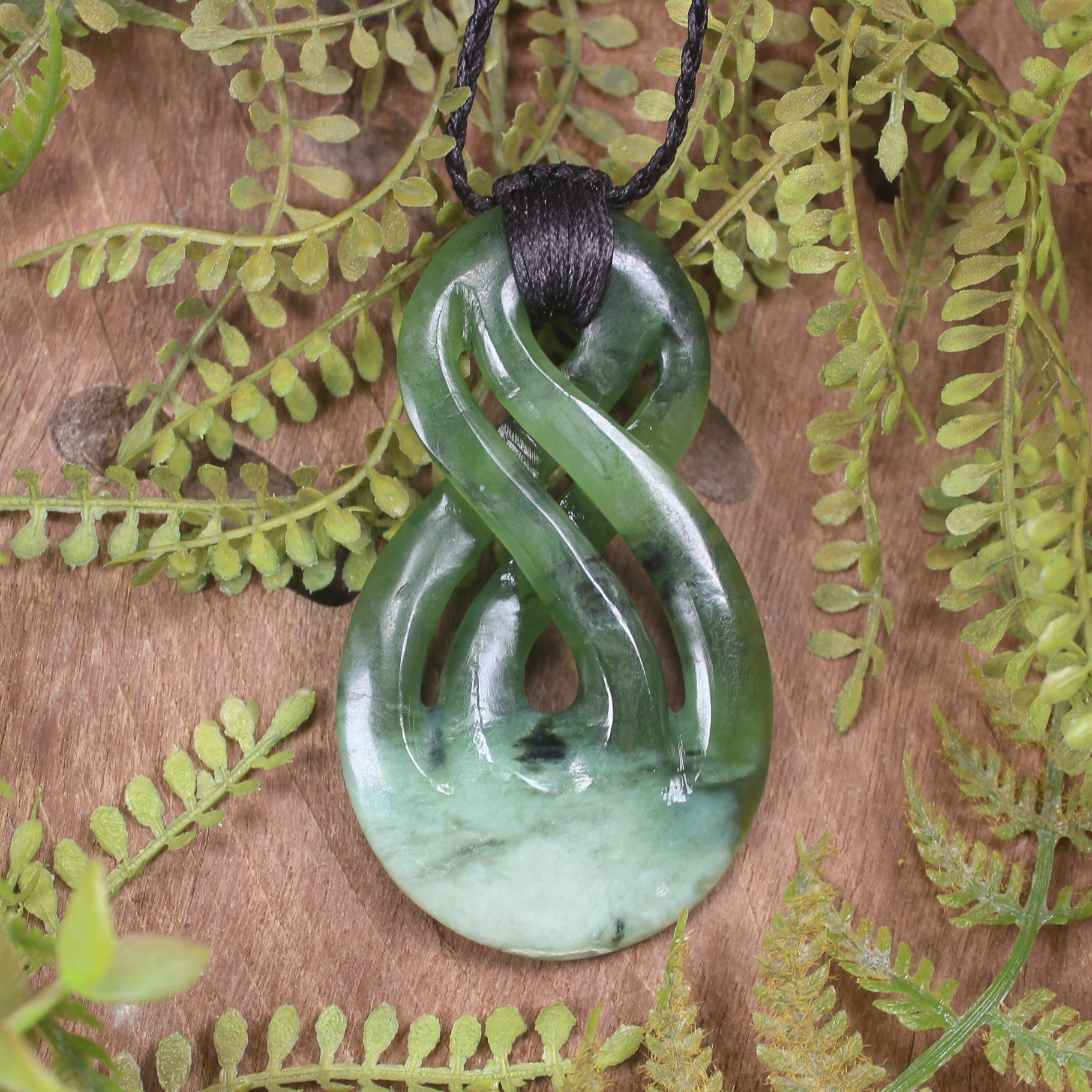 Twist or Pikorua carved from Hapopo Pounamu - NZ Greenstone