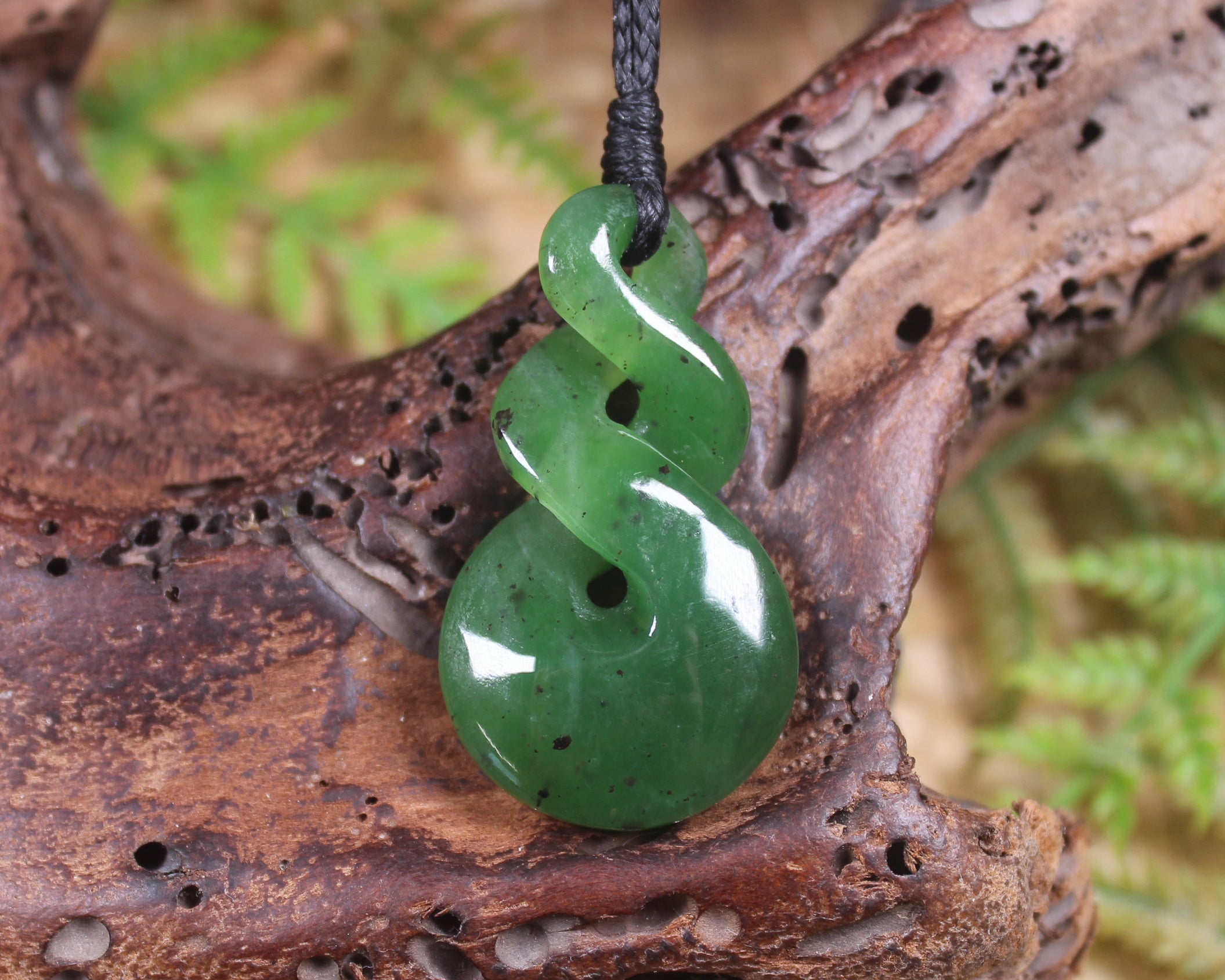 Twist or Pikorua carved from Hapopo Pounamu - NZ Greenstone