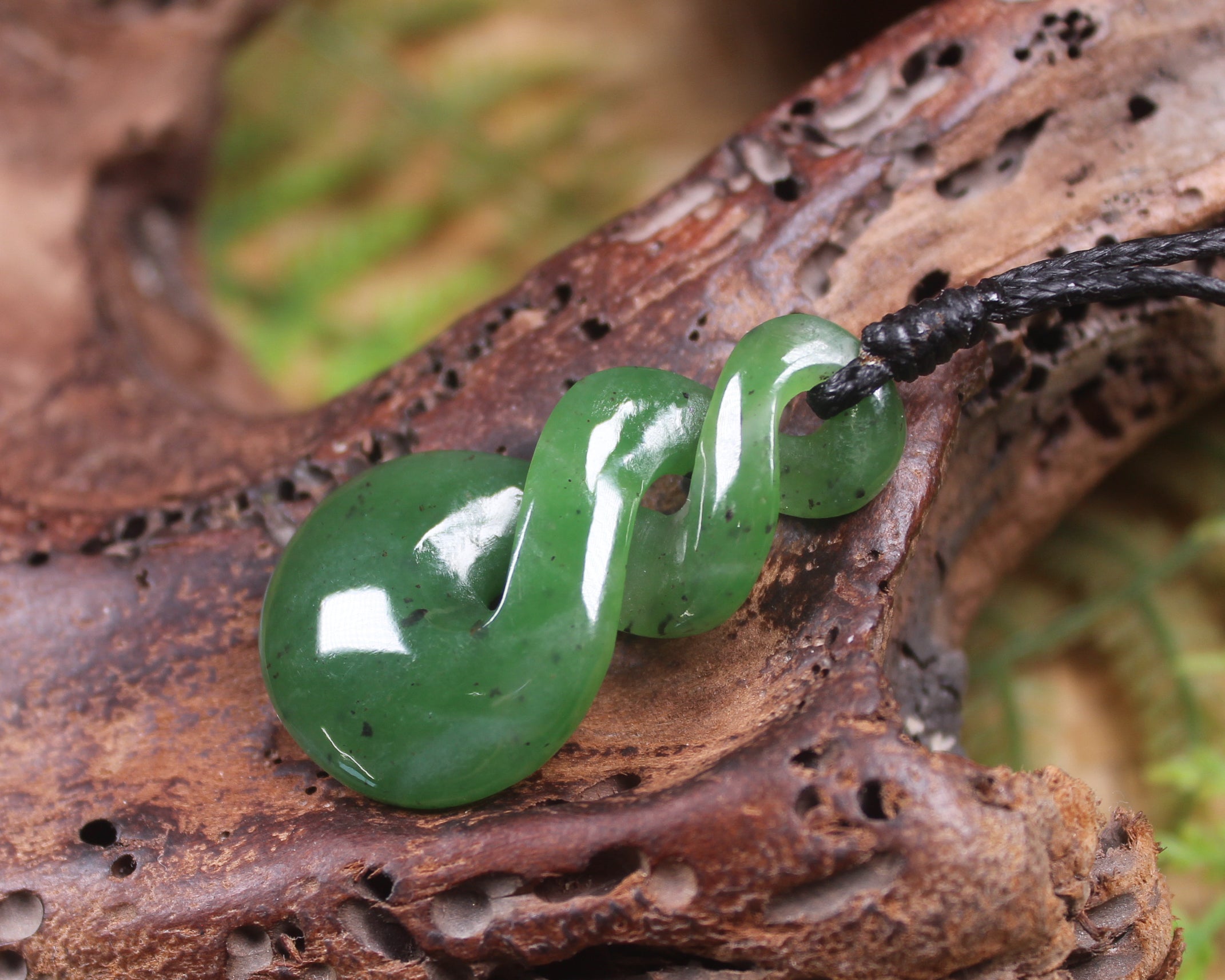 Twist or Pikorua carved from Hapopo Pounamu - NZ Greenstone