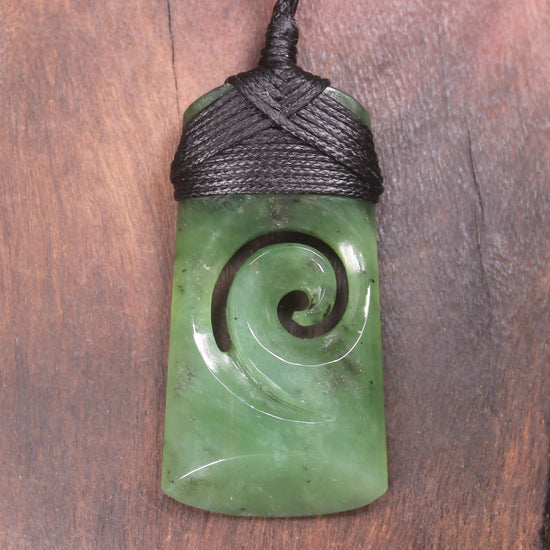 Hapopo Pounamu Toki with Koru