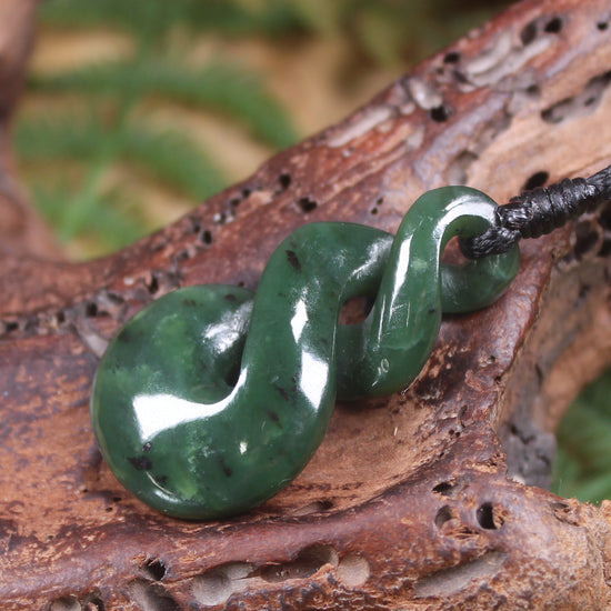 Twist carved from Kawakawa Pounamu - NZ Greenstone
