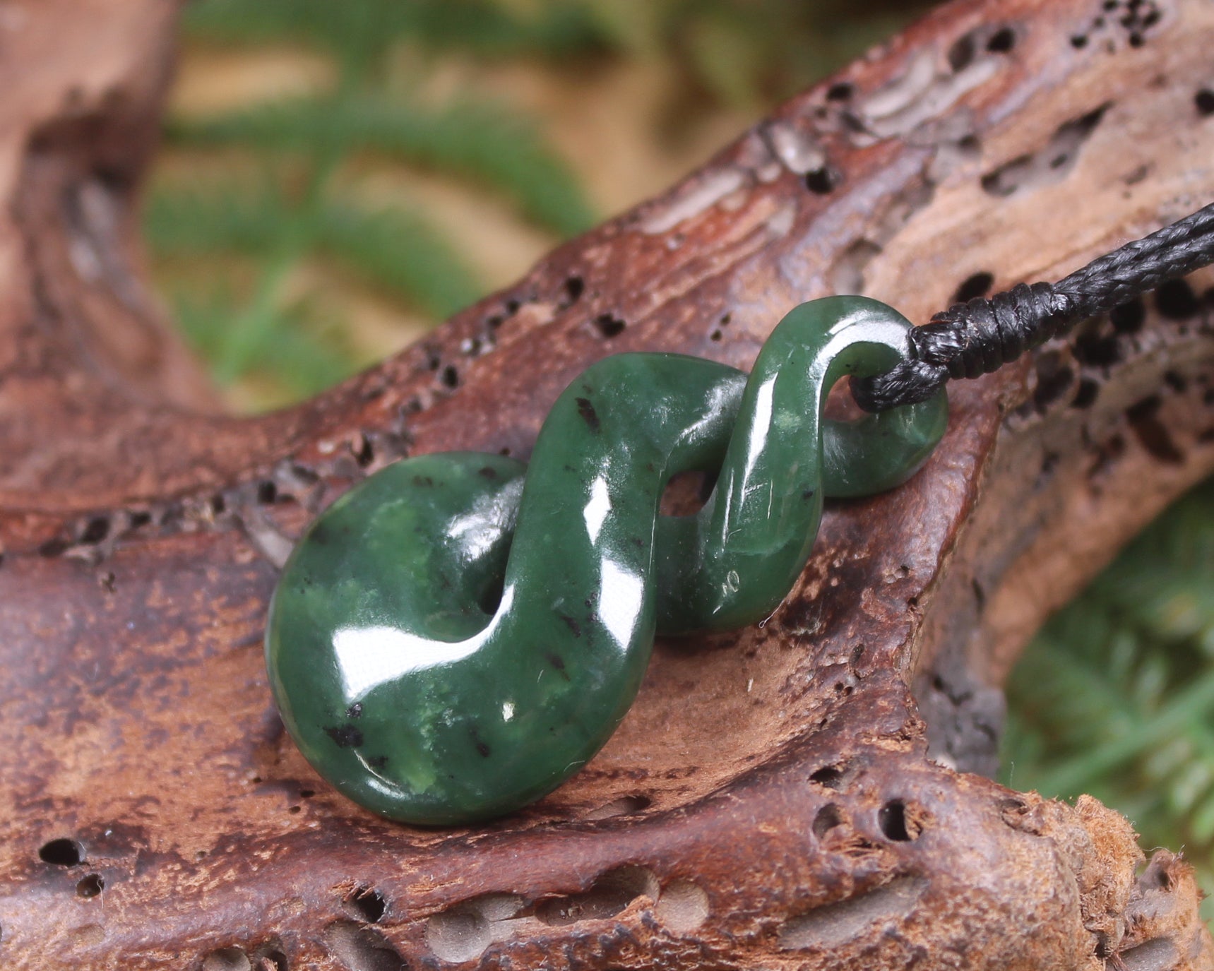 Twist carved from Kawakawa Pounamu - NZ Greenstone