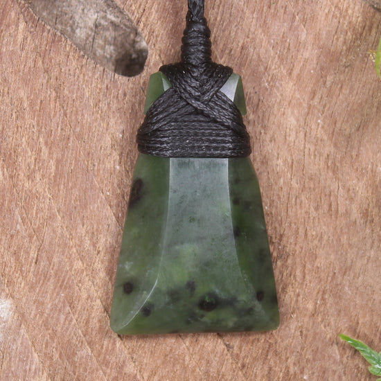 Hapopo Pounamu Toki - NZ Greenstone