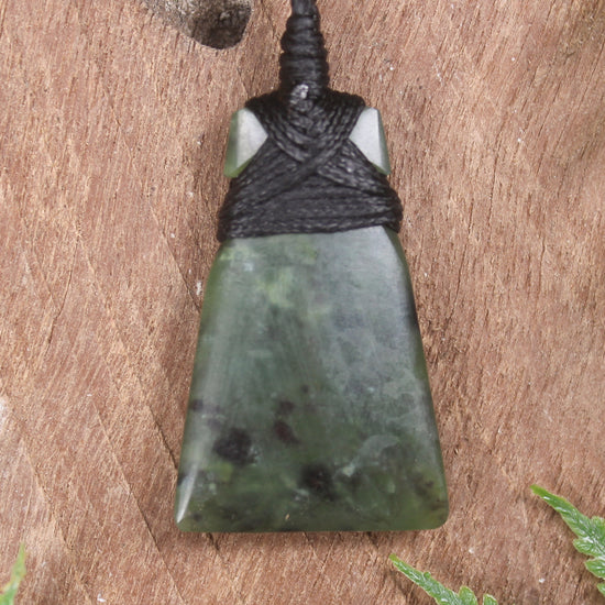 Hapopo Pounamu Toki - NZ Greenstone