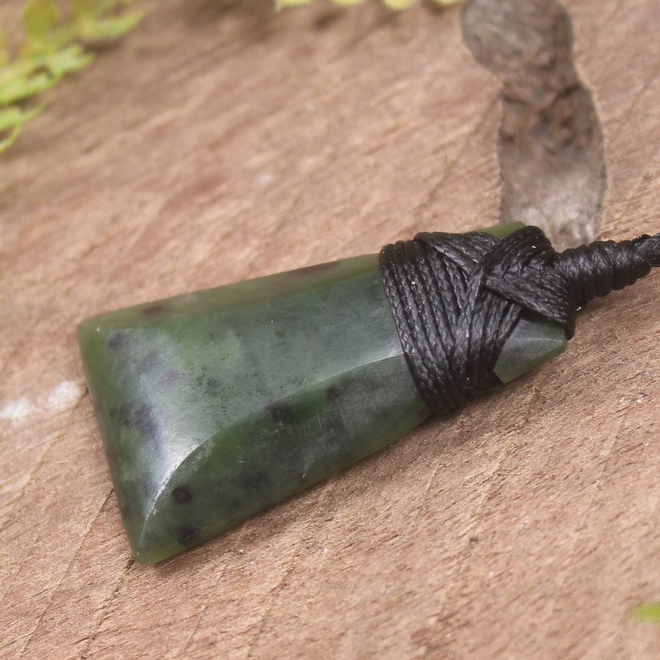 Hapopo Pounamu Toki - NZ Greenstone