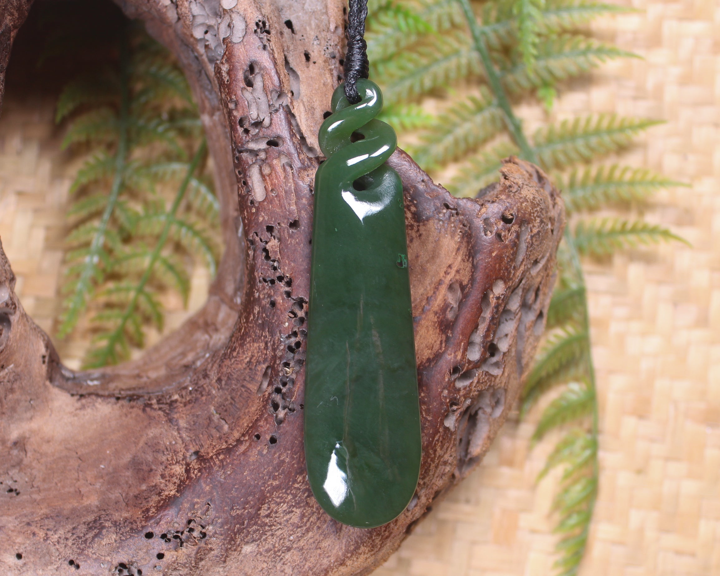 Kawakawa Pounamu Roimata Pendant - NZ Greenstone