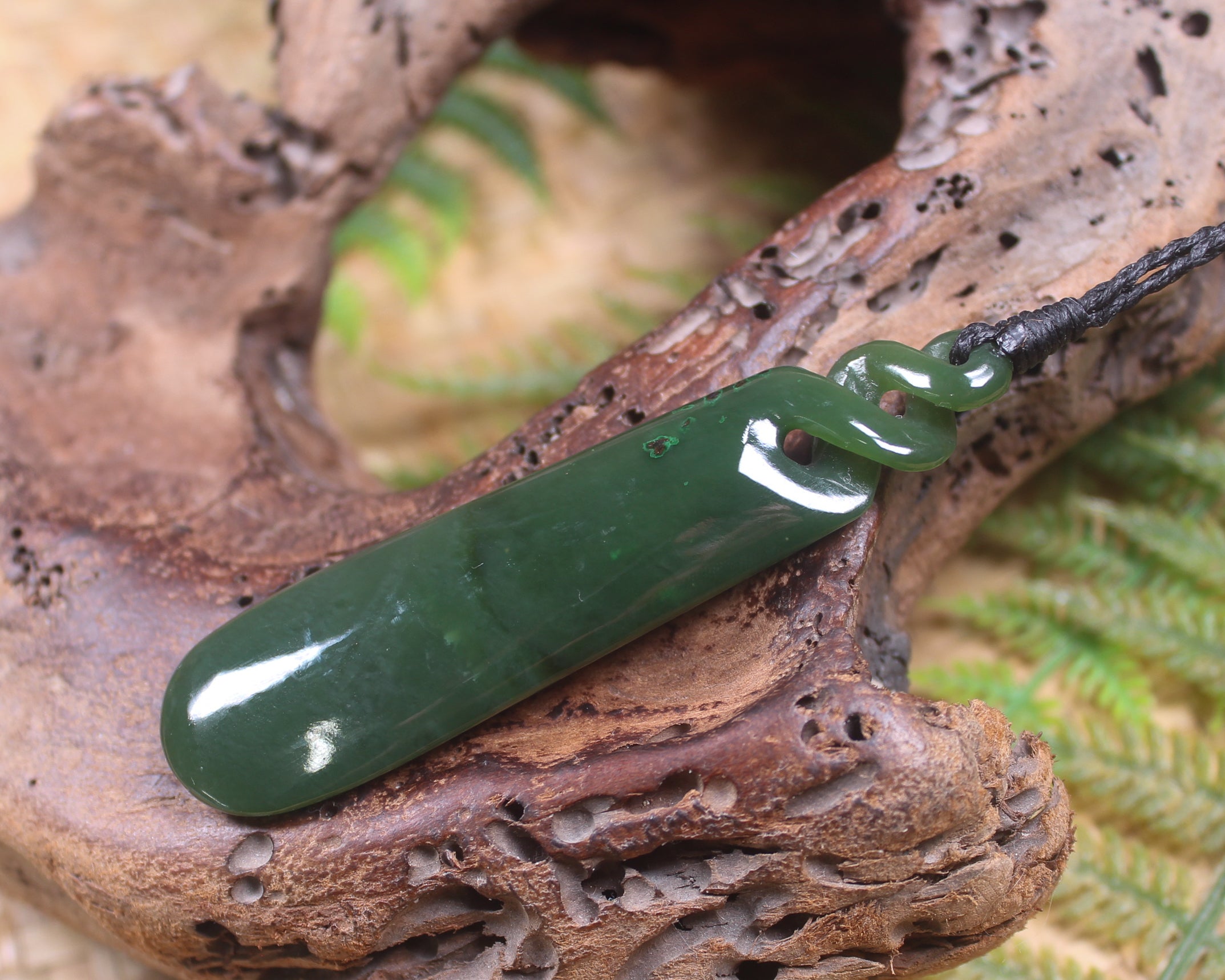 Kawakawa Pounamu Roimata Pendant - NZ Greenstone