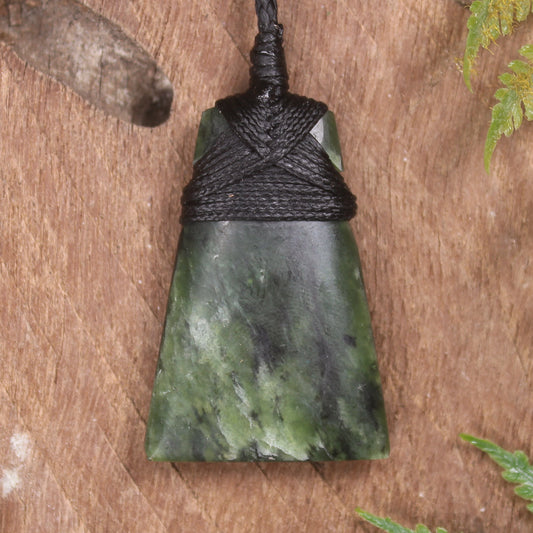 Kawakawa Pounamu Toki