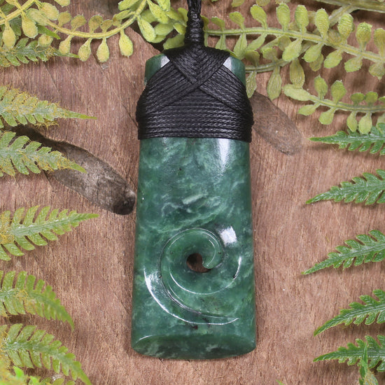 Kawakawa Pounamu Toki with Koru