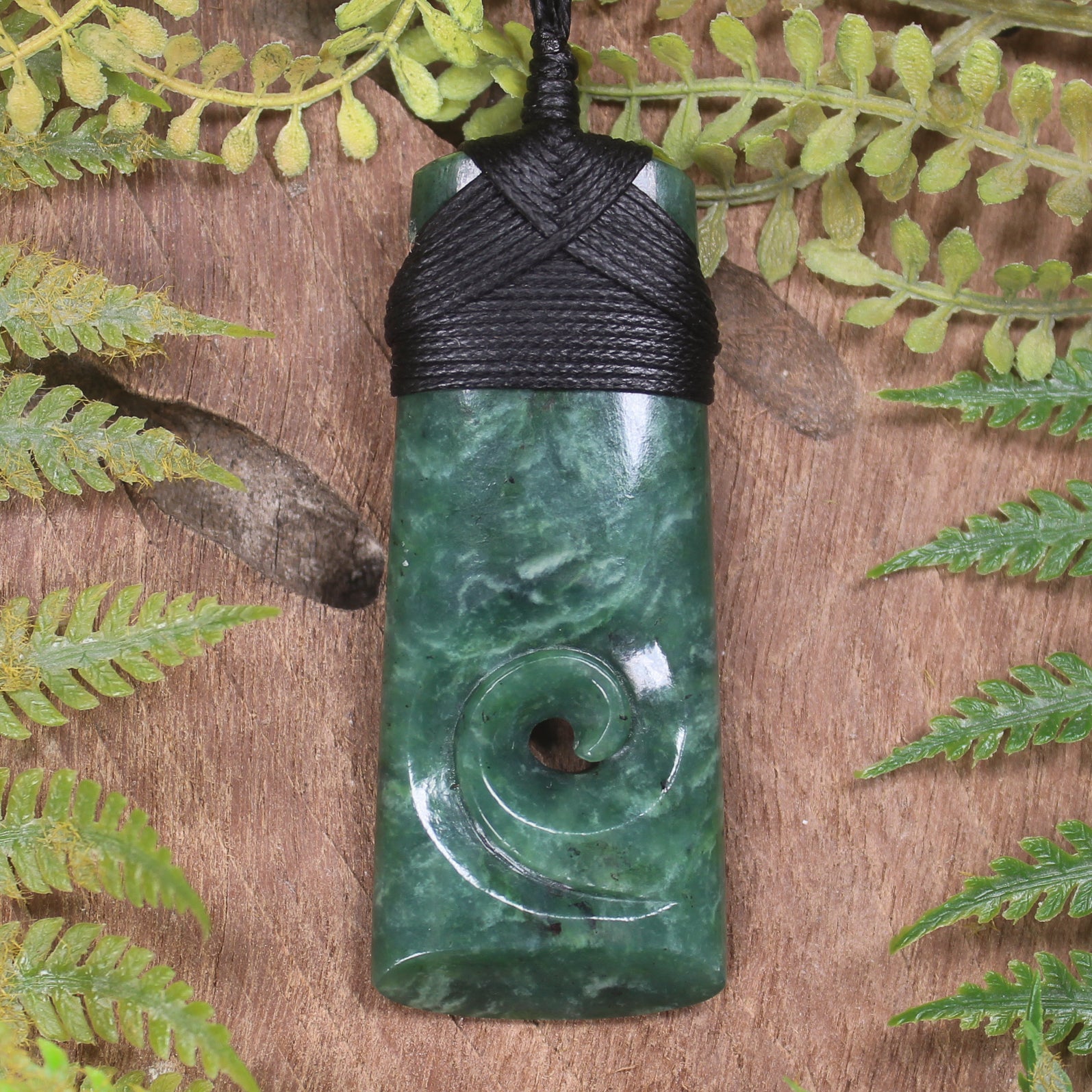 Kawakawa Pounamu Toki with Koru