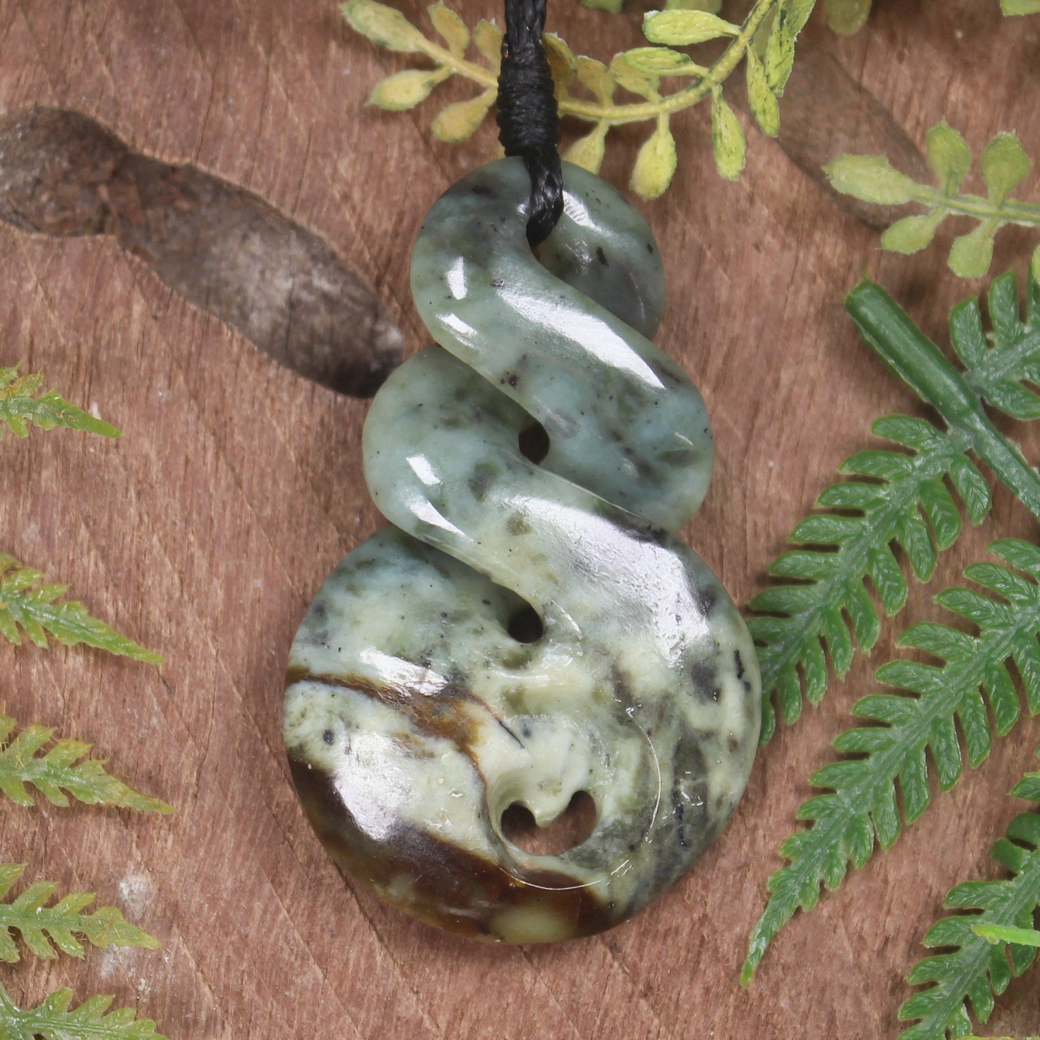 Twist or Pikorua carved from Flower Jade Pounamu - NZ Greenstone
