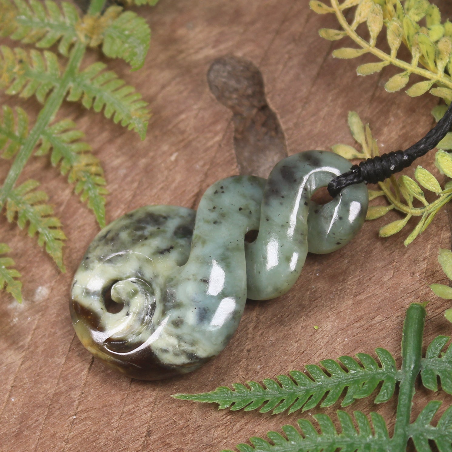 Twist or Pikorua carved from Flower Jade Pounamu - NZ Greenstone