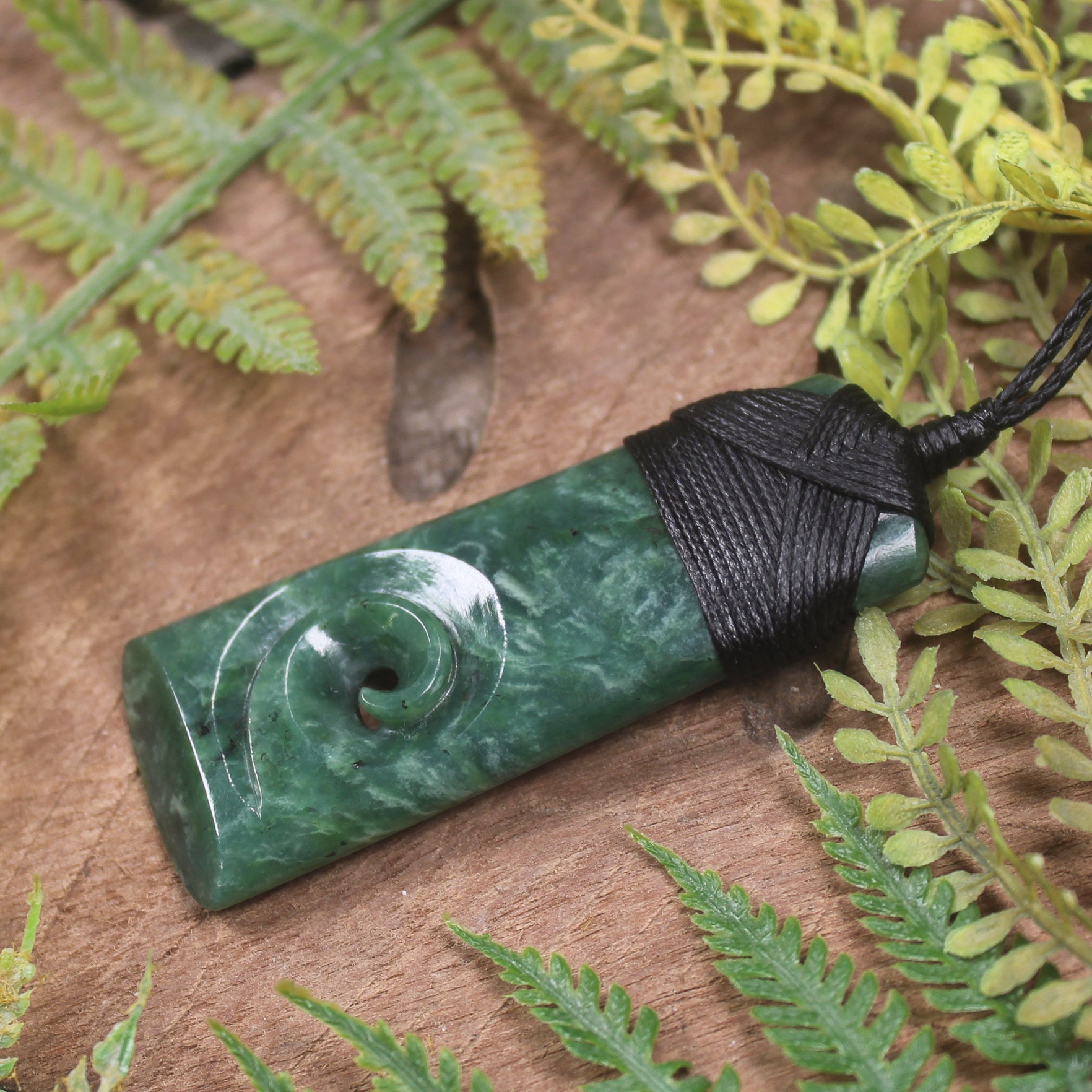 Kawakawa Pounamu Toki with Koru