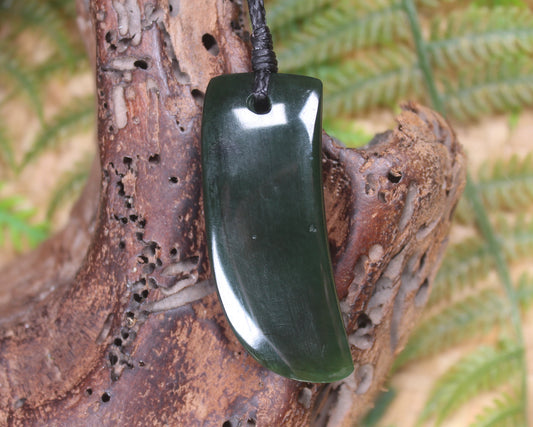 Taniwha Tooth or Niho carved from Kawakawa Pounamu - NZ Greenstone