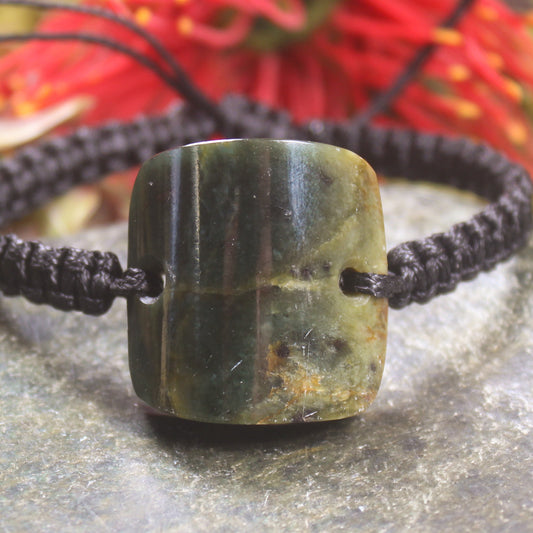 Adjustable cord bracelet with Rimu Pounamu
